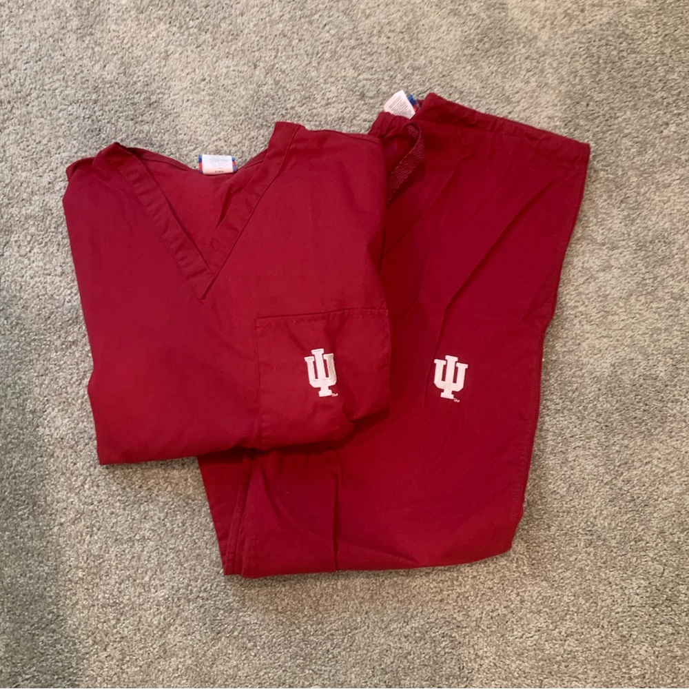 IU scrub set